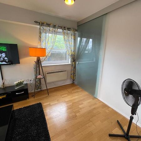 The Reflection Apartment , With River Thames View Лондон Екстериор снимка