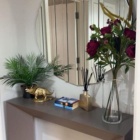 The Reflection Apartment , With River Thames View Лондон Екстериор снимка