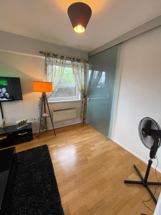The Reflection Apartment , With River Thames View Лондон Екстериор снимка