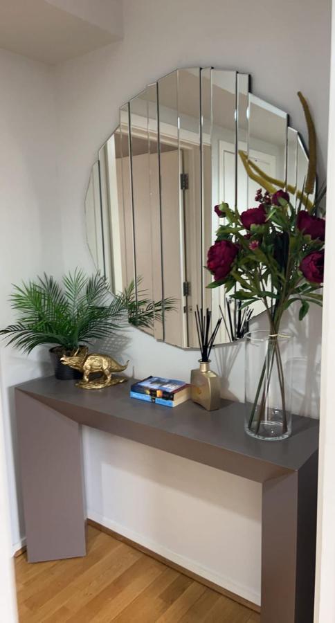 The Reflection Apartment , With River Thames View Лондон Екстериор снимка